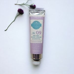 Scentsy No. 09 Fragrance Velvet Hand Cream  Crushed Pineapple Vanilla‎
